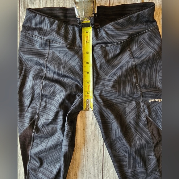 Patagonia Women's Size Small Endless Run Compression Capri Gray Black Pocket - Picture 10 of 11